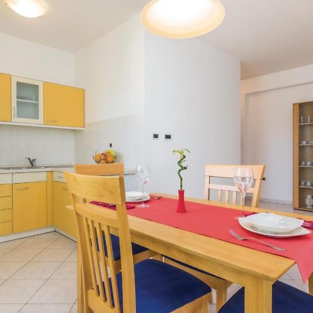 Cozy Apartment In Porec With Wifi Екстер'єр фото