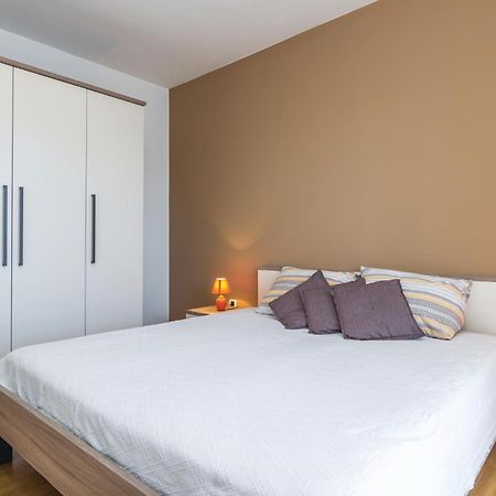Cozy Apartment In Porec With Wifi Екстер'єр фото