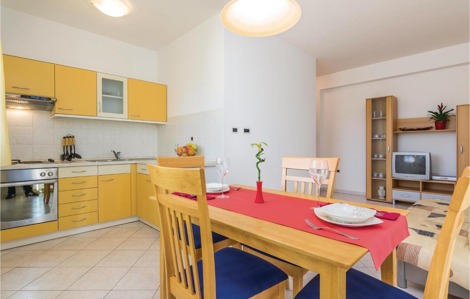 Cozy Apartment In Porec With Wifi Екстер'єр фото