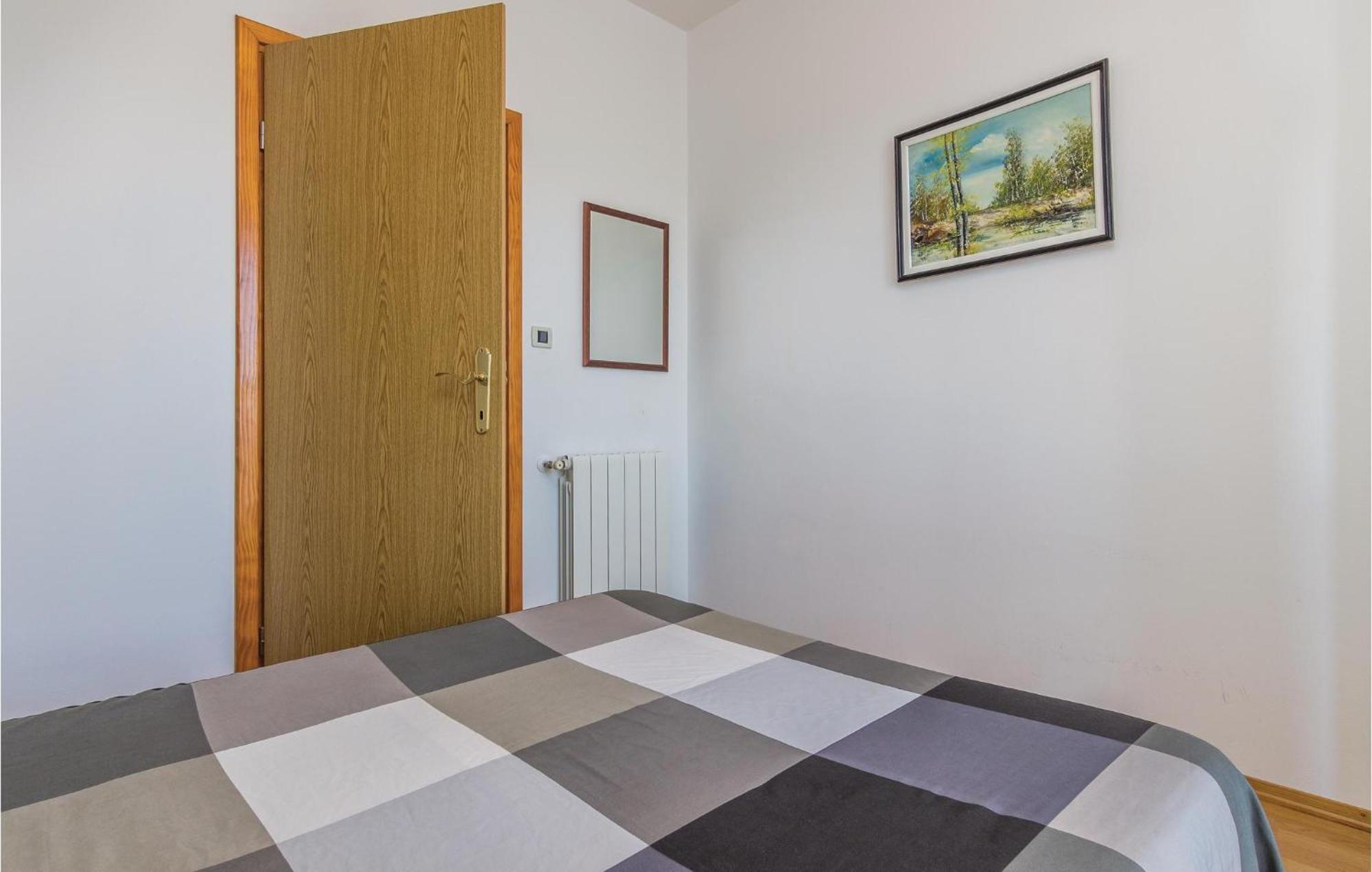 Cozy Apartment In Porec With Wifi Екстер'єр фото