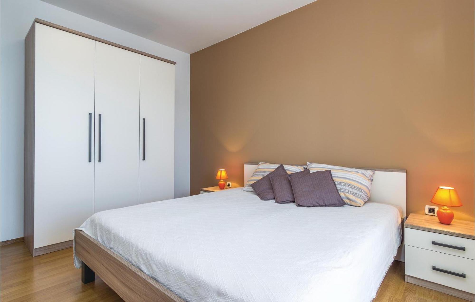 Cozy Apartment In Porec With Wifi Екстер'єр фото