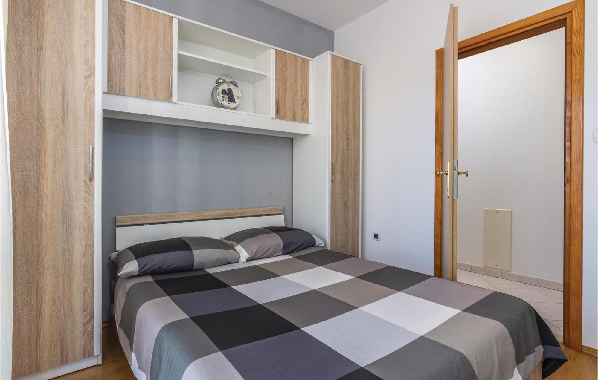 Cozy Apartment In Porec With Wifi Екстер'єр фото