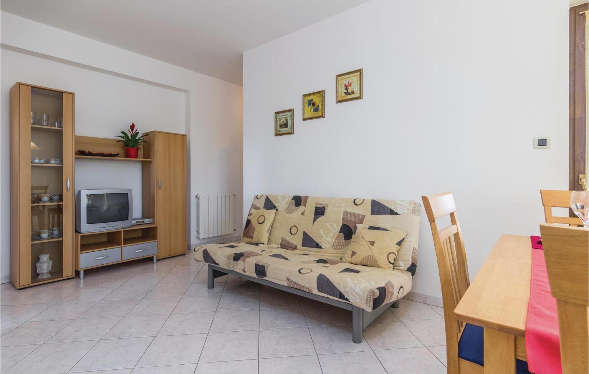 Cozy Apartment In Porec With Wifi Екстер'єр фото