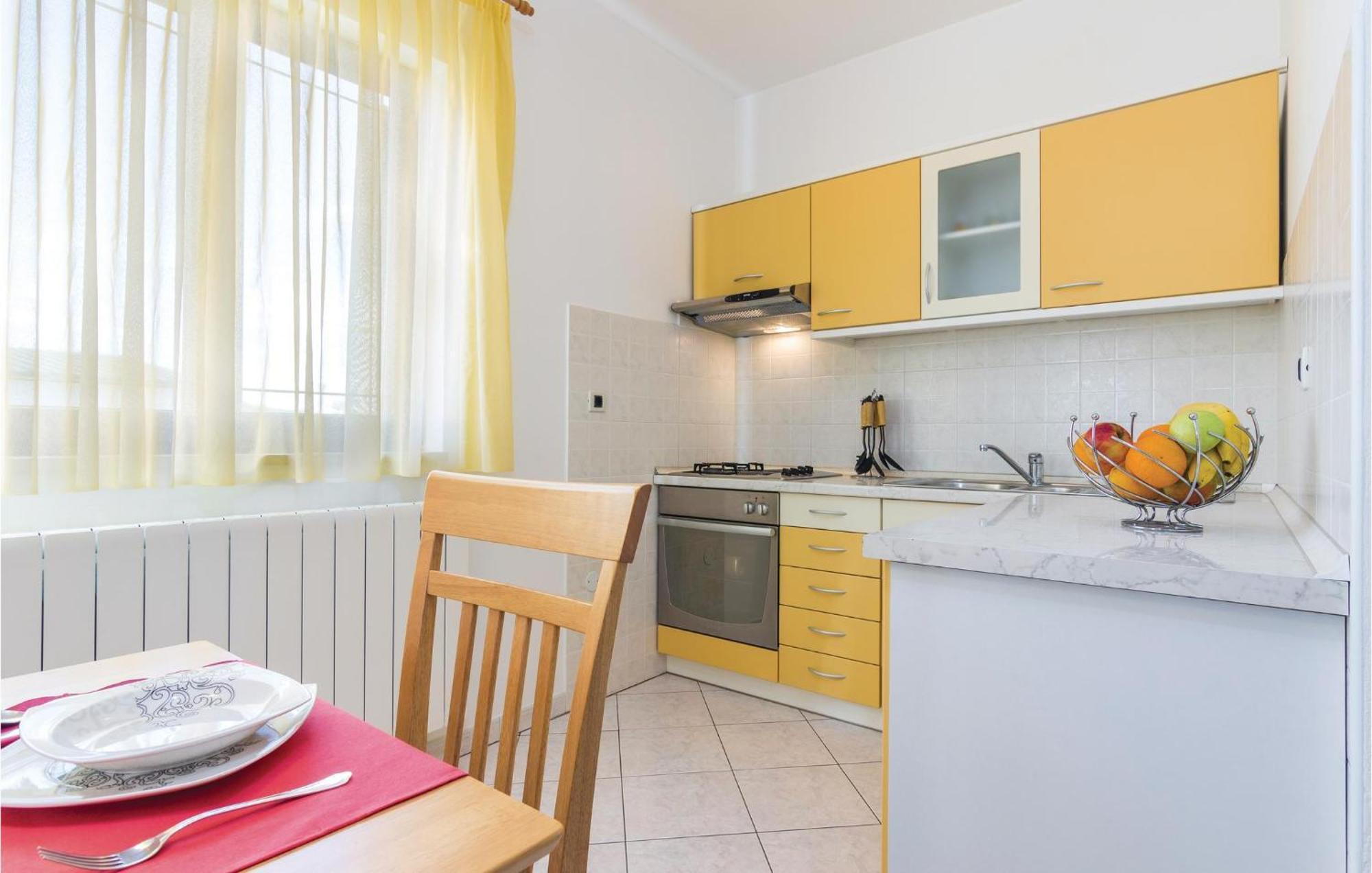 Cozy Apartment In Porec With Wifi Екстер'єр фото