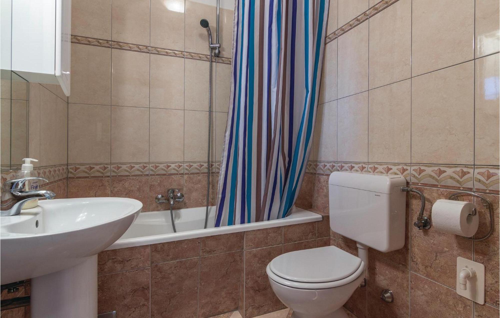 Cozy Apartment In Porec With Wifi Екстер'єр фото
