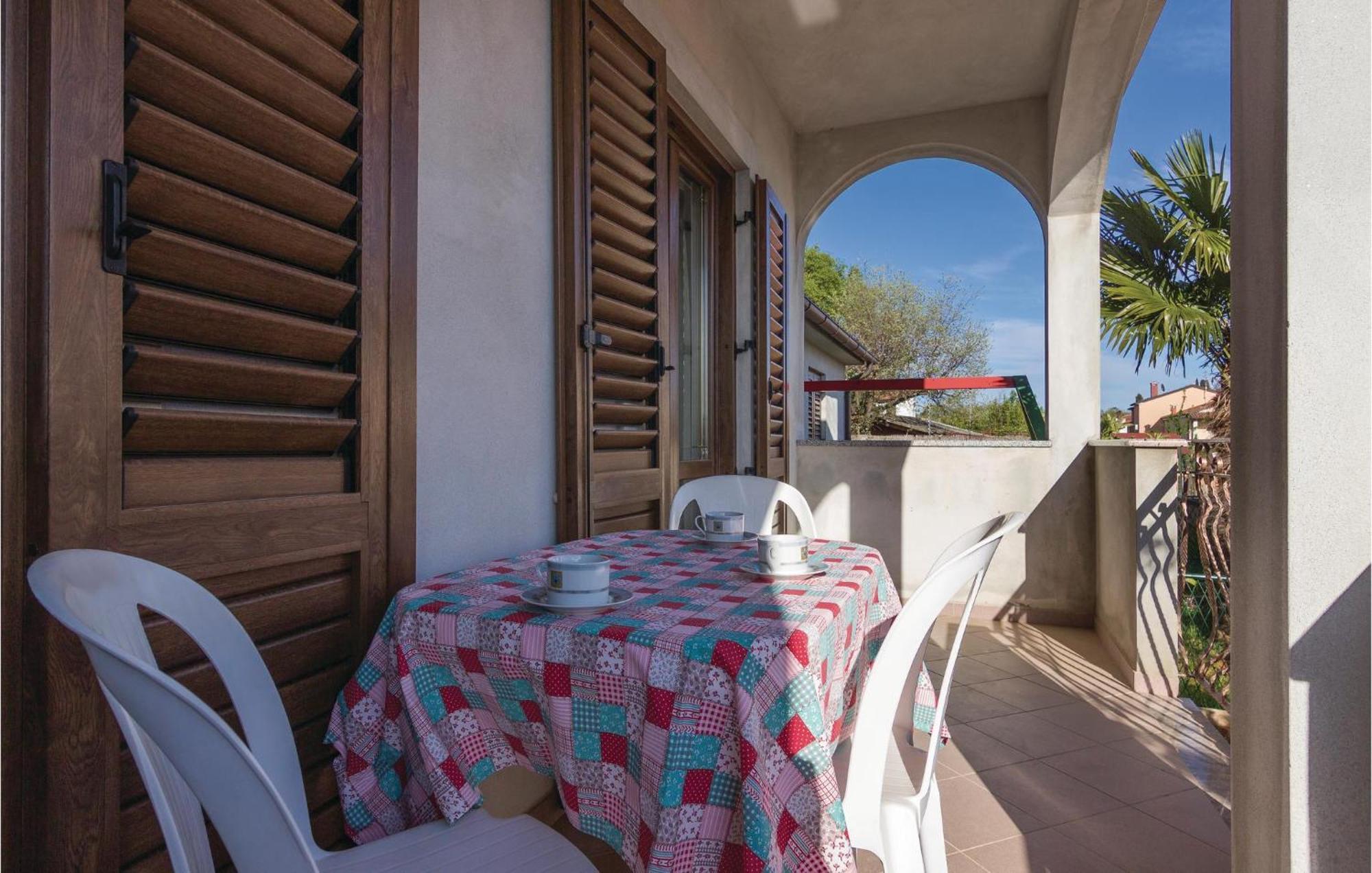 Cozy Apartment In Porec With Wifi Екстер'єр фото
