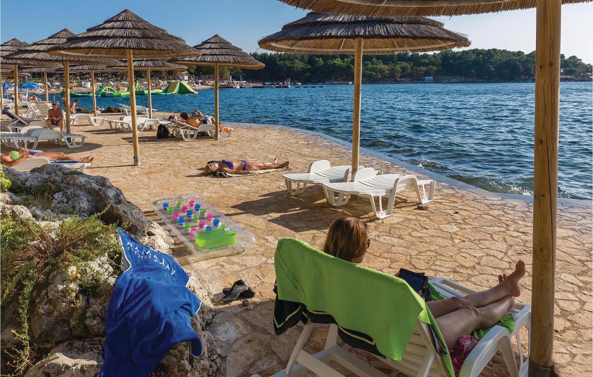 Cozy Apartment In Porec With Wifi Екстер'єр фото