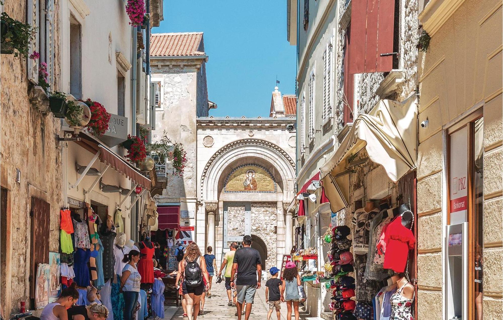 Cozy Apartment In Porec With Wifi Екстер'єр фото
